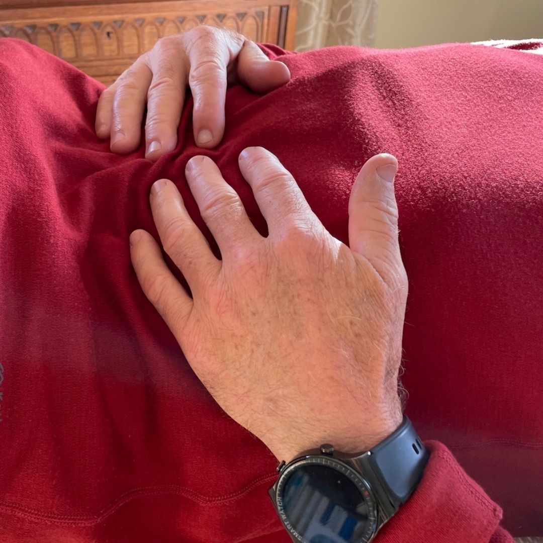 attsanz technique hands red